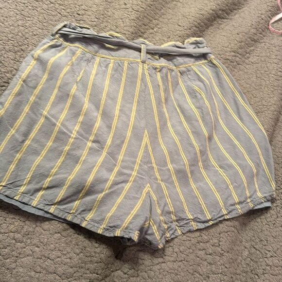 Harper Heritage Striped Balloon Shorts - Picture 4 of 5